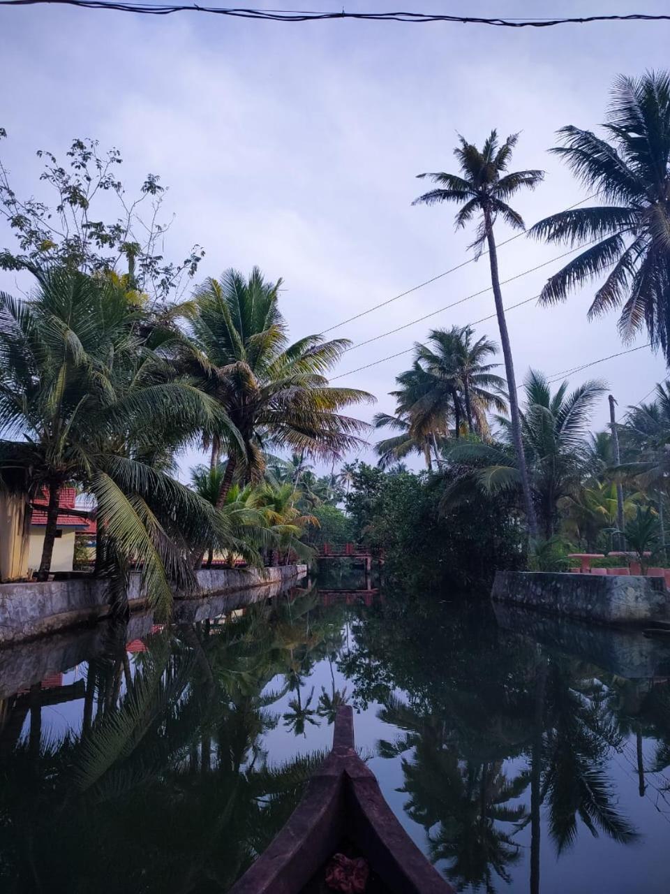 Munroe Vision Panakkattu Homestay Mundrothuruth Exterior foto